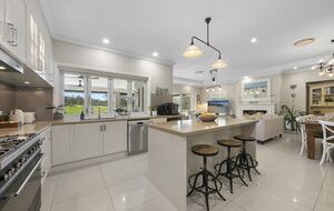 Mistletoe Lakehouse in the Heart of the Hunter Valley - Pokolbin, Australia