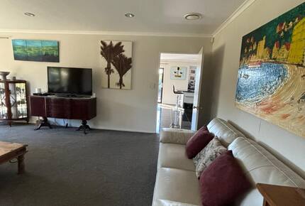 Sunlit Serenity on the Kapiti Coast - Paraparaumu, New Zealand