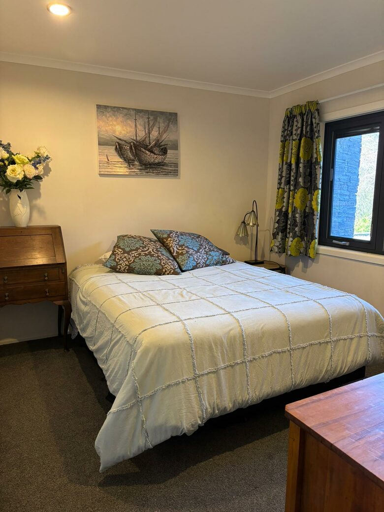 Sunlit Serenity on the Kapiti Coast - Paraparaumu, New Zealand