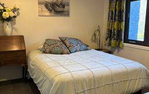 Sunlit Serenity on the Kapiti Coast - Paraparaumu, New Zealand