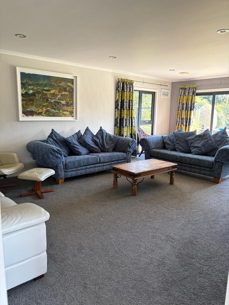 Sunlit Serenity on the Kapiti Coast - Paraparaumu, New Zealand