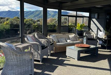 Sunlit Serenity on the Kapiti Coast - Paraparaumu, New Zealand