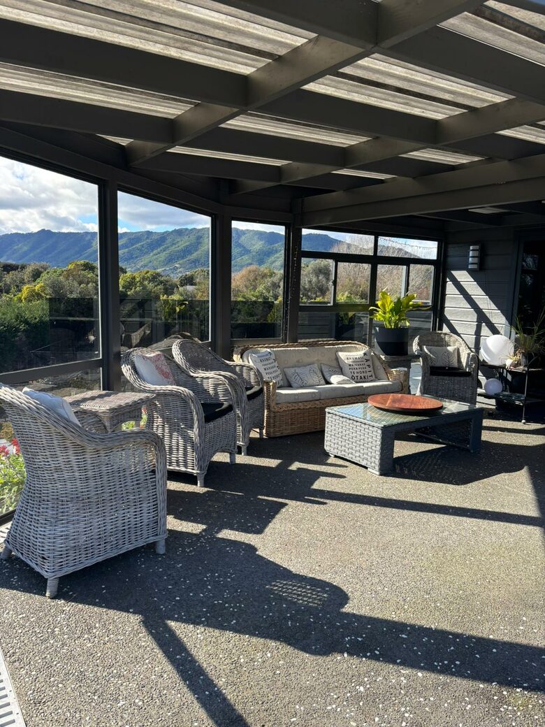 Sunlit Serenity on the Kapiti Coast - Paraparaumu, New Zealand