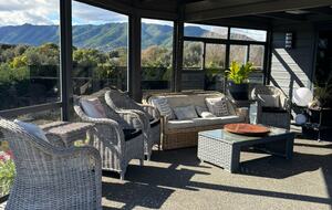 Sunlit Serenity on the Kapiti Coast - Paraparaumu, New Zealand