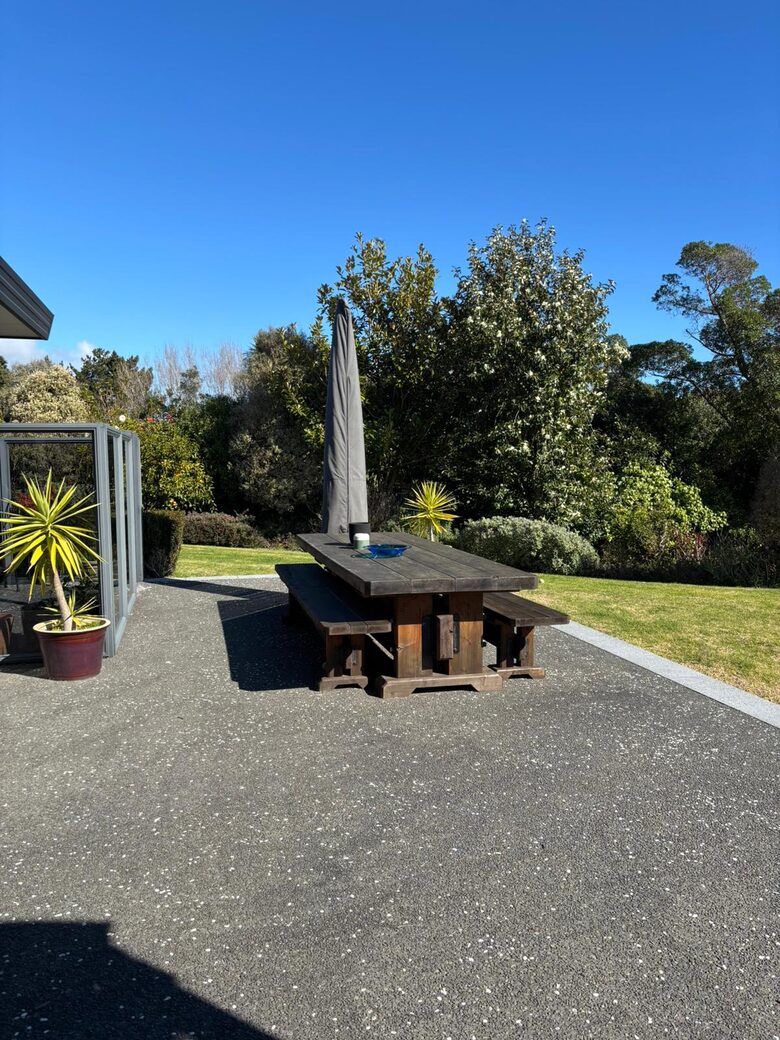 Sunlit Serenity on the Kapiti Coast - Paraparaumu, New Zealand