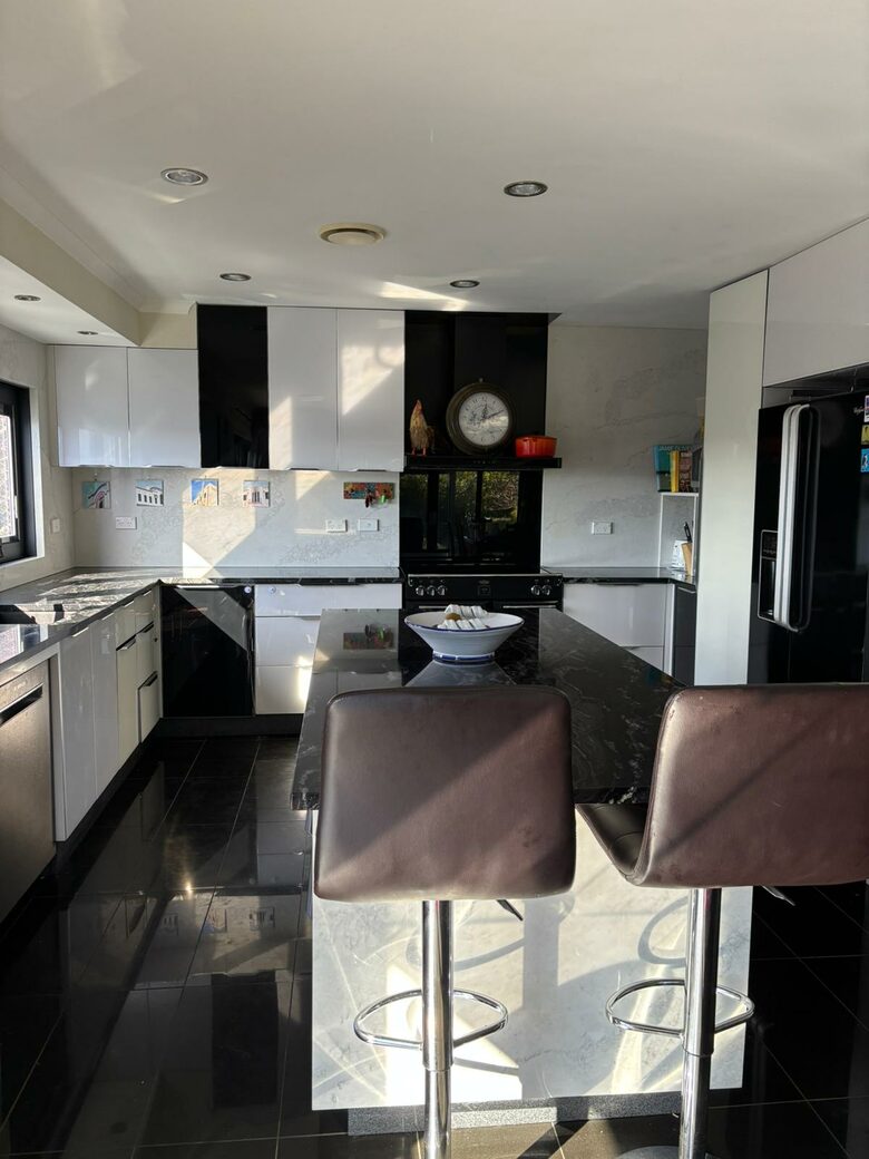 Sunlit Serenity on the Kapiti Coast - Paraparaumu, New Zealand