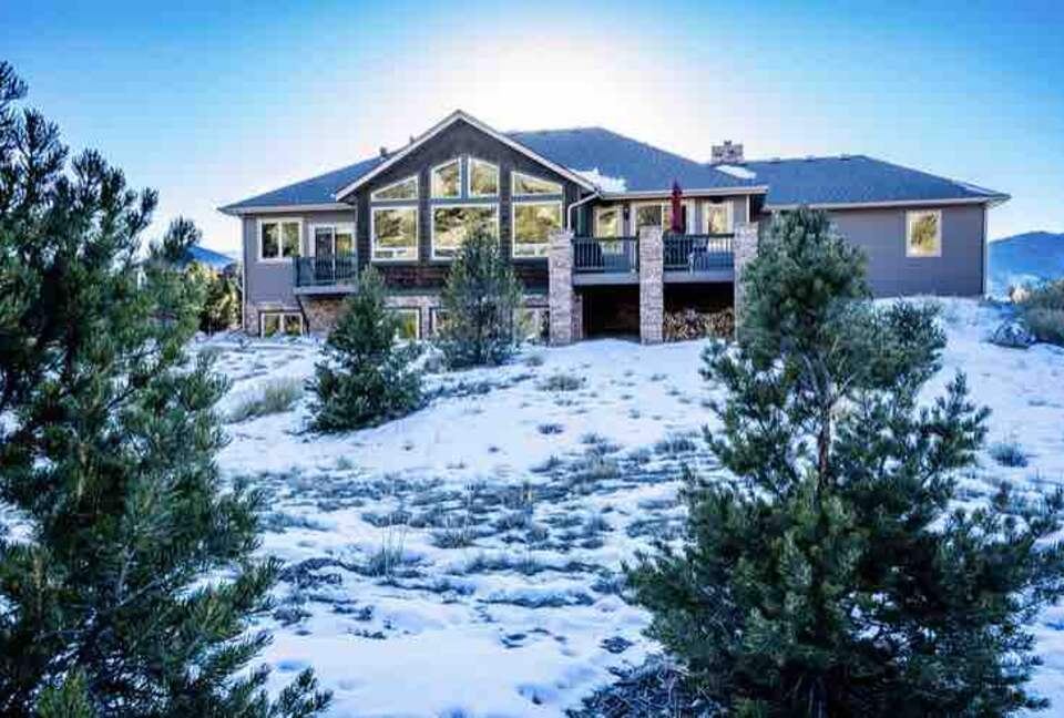 Spacious Buena Vista Escape with Hot Tub & Game Room - Buena Vista, Colorado