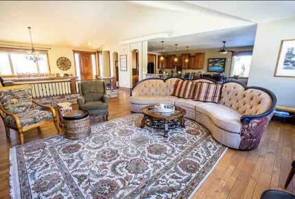 Spacious Buena Vista Escape with Hot Tub & Game Room - Buena Vista, Colorado