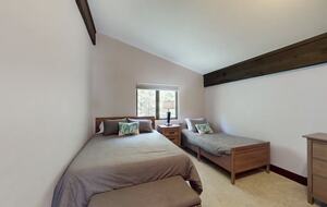 Queen and twin bedroom 3