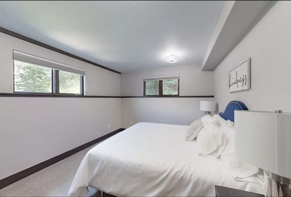 King bedroom 5