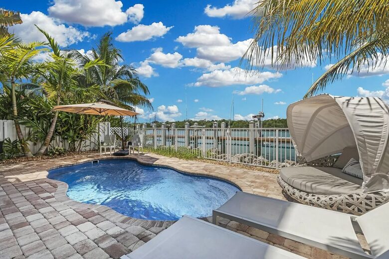 Coastal Keys Getaway with Balconies & Gulffront Living - Marathon, Florida