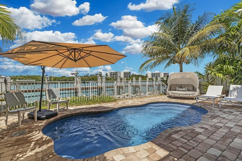 Coastal Keys Getaway with Balconies & Gulffront Living - Marathon, Florida