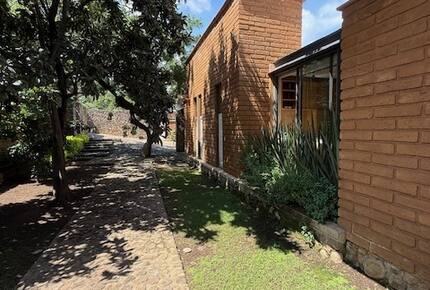Modern Adobe Residence in Historic Malinalco - Malinalco, Mexico
