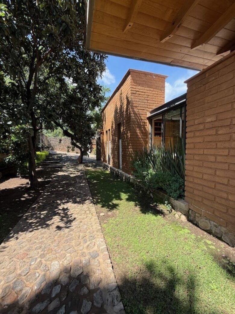 Modern Adobe Residence in Historic Malinalco - Malinalco, Mexico