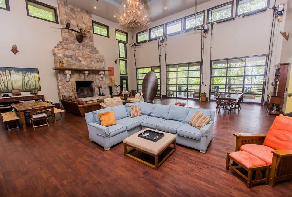 Architectural Retreat with Panoramic Views - Huddleston, Virginia