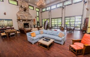 Architectural Retreat with Panoramic Views - Huddleston, Virginia