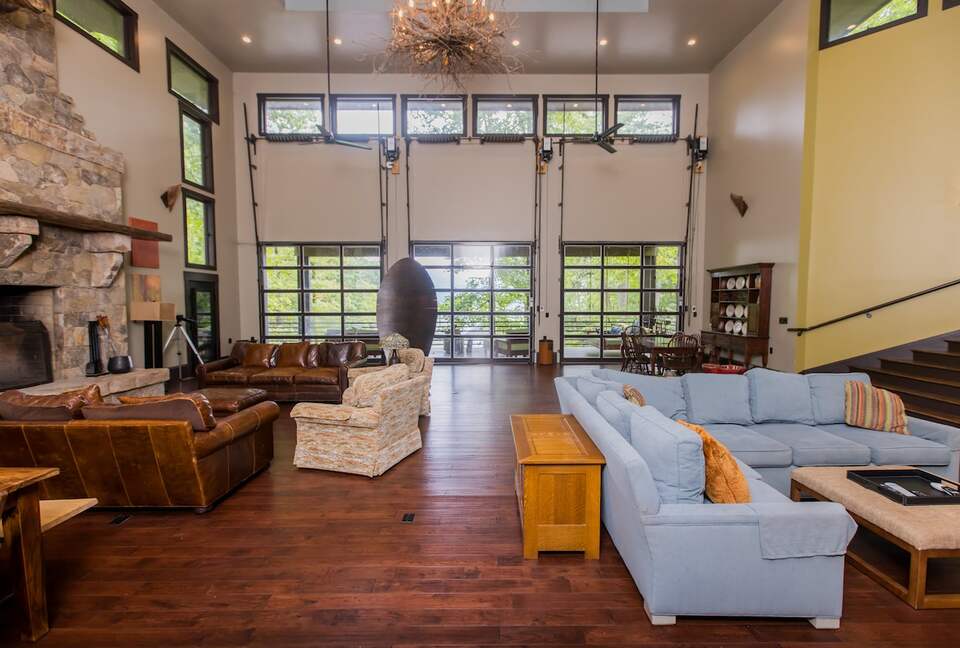 Architectural Retreat with Panoramic Views - Huddleston, Virginia