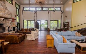 Architectural Retreat with Panoramic Views - Huddleston, Virginia