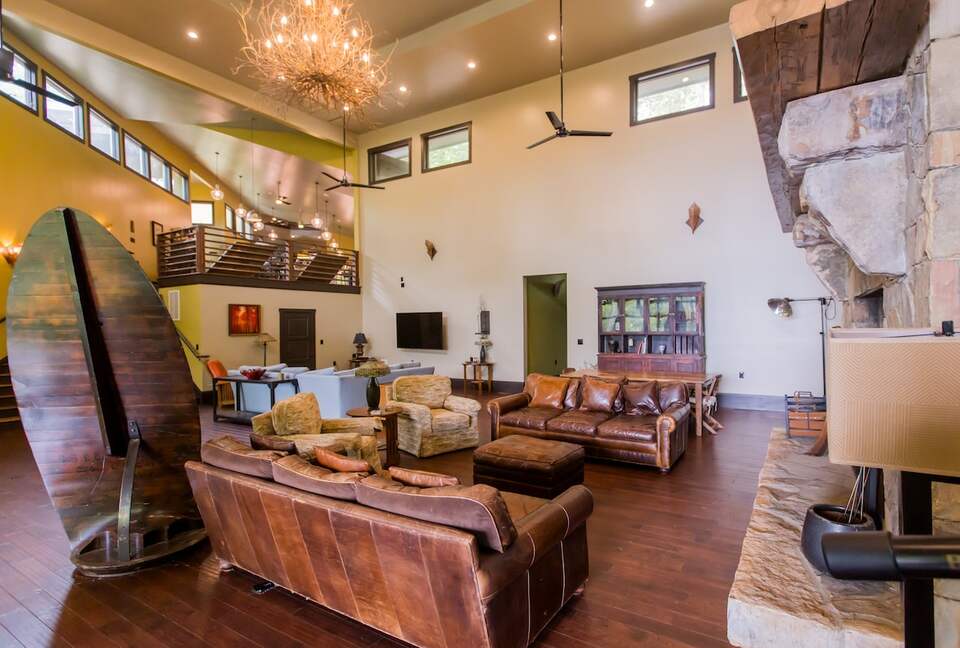 Architectural Retreat with Panoramic Views - Huddleston, Virginia