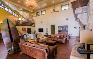 Architectural Retreat with Panoramic Views - Huddleston, Virginia