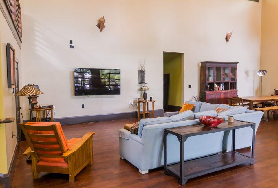 Architectural Retreat with Panoramic Views - Huddleston, Virginia