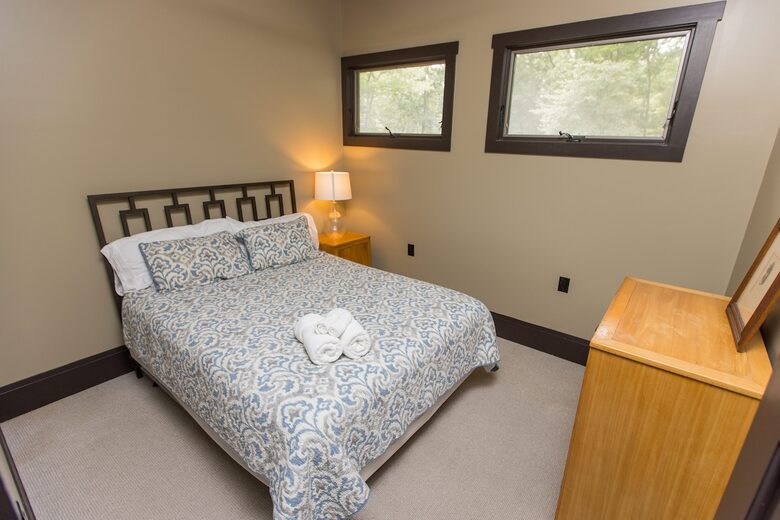 Architectural Retreat with Panoramic Views - Huddleston, Virginia