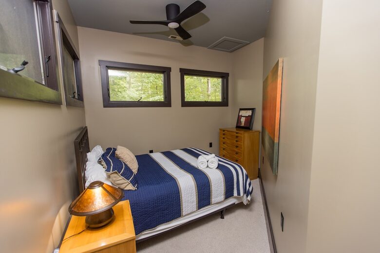 Architectural Retreat with Panoramic Views - Huddleston, Virginia