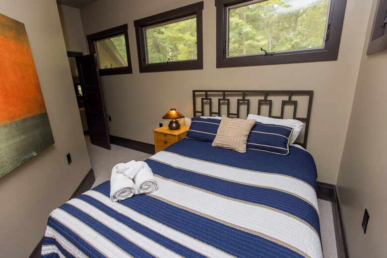 Architectural Retreat with Panoramic Views - Huddleston, Virginia