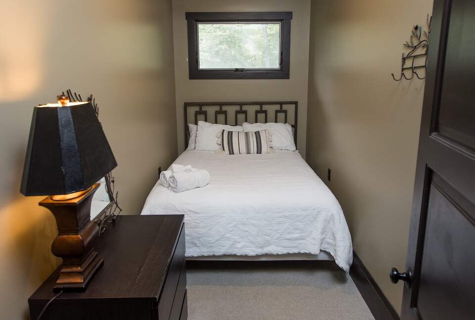 Architectural Retreat with Panoramic Views - Huddleston, Virginia