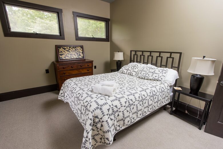 Architectural Retreat with Panoramic Views - Huddleston, Virginia