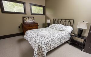 Architectural Retreat with Panoramic Views - Huddleston, Virginia