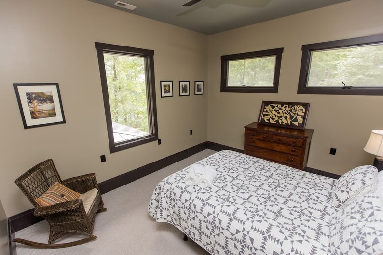 Architectural Retreat with Panoramic Views - Huddleston, Virginia