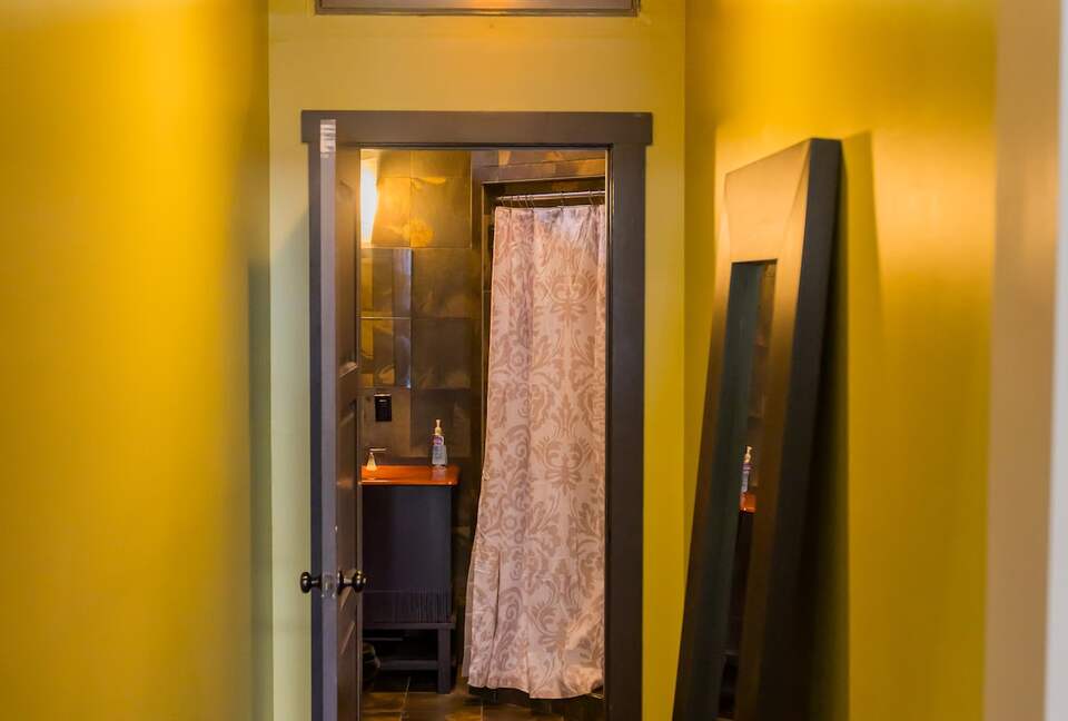 Architectural Retreat with Panoramic Views - Huddleston, Virginia