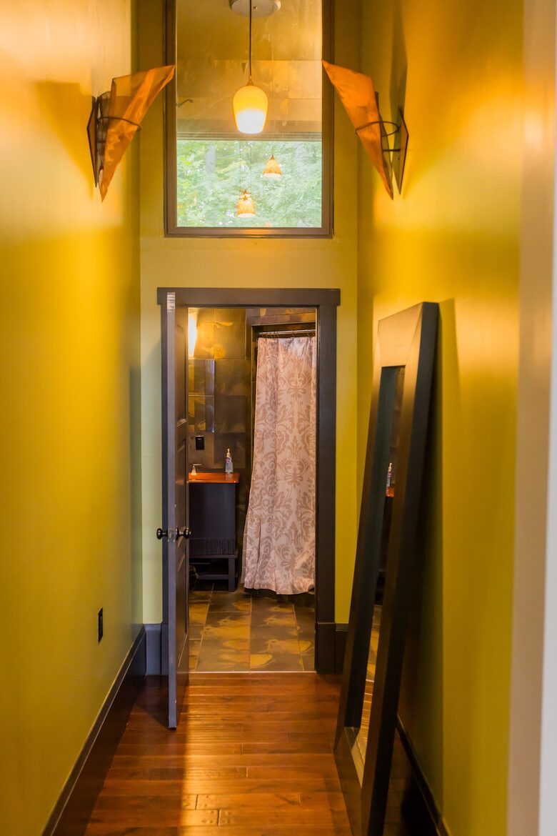 Architectural Retreat with Panoramic Views - Huddleston, Virginia