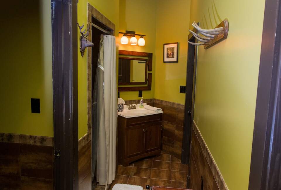 Architectural Retreat with Panoramic Views - Huddleston, Virginia