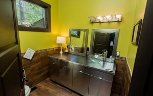 Architectural Retreat with Panoramic Views - Huddleston, Virginia