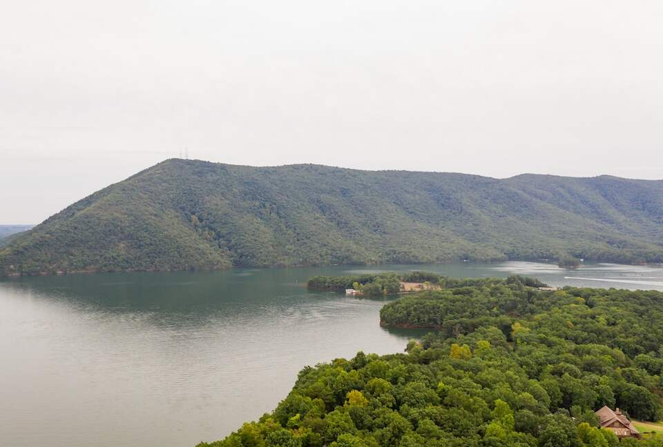 Architectural Retreat with Panoramic Views - Huddleston, Virginia