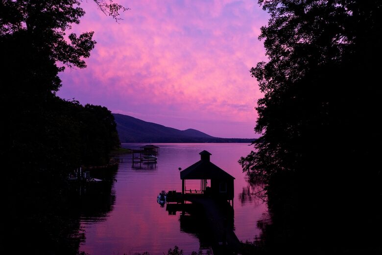 Architectural Retreat with Panoramic Views - Huddleston, Virginia