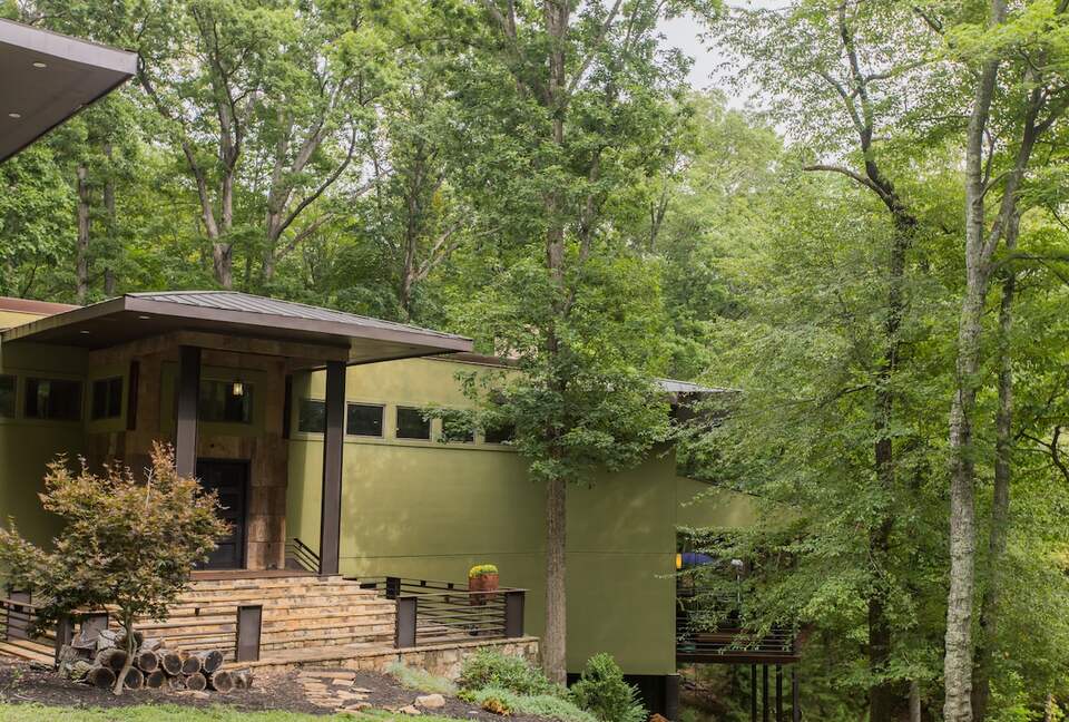 Architectural Retreat with Panoramic Views - Huddleston, Virginia