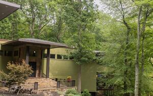 Architectural Retreat with Panoramic Views - Huddleston, Virginia