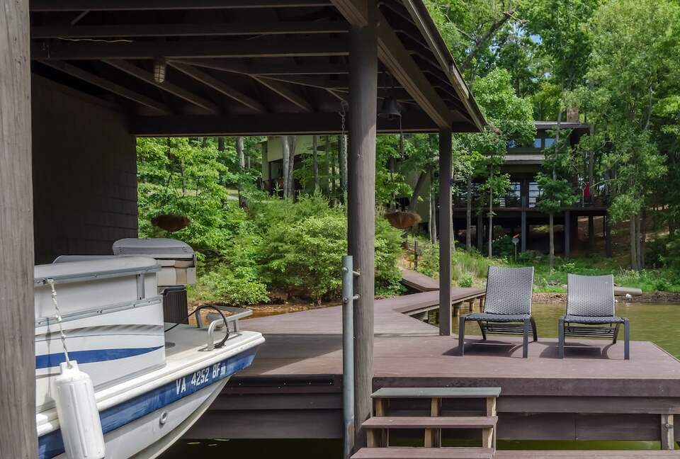 Architectural Retreat with Panoramic Views - Huddleston, Virginia