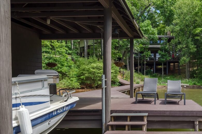 Architectural Retreat with Panoramic Views - Huddleston, Virginia