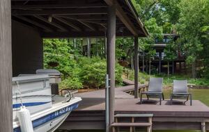 Architectural Retreat with Panoramic Views - Huddleston, Virginia