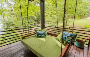 Architectural Retreat with Panoramic Views - Huddleston, Virginia