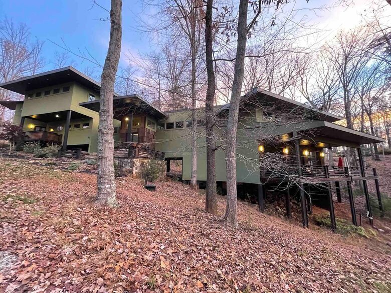Architectural Retreat with Panoramic Views - Huddleston, Virginia