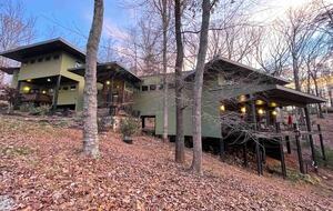 Architectural Retreat with Panoramic Views - Huddleston, Virginia