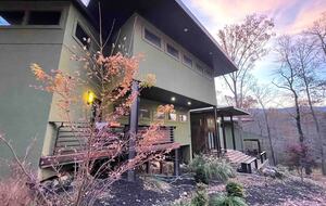 Architectural Retreat with Panoramic Views - Huddleston, Virginia