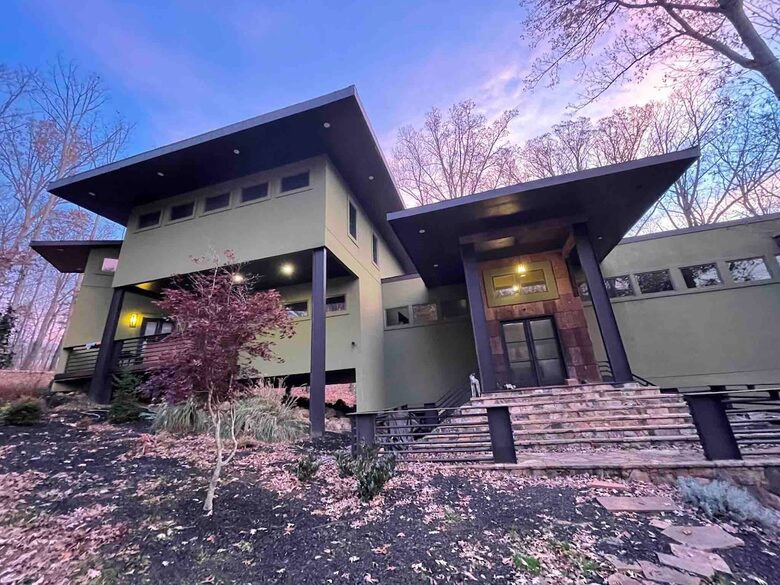 Architectural Retreat with Panoramic Views - Huddleston, Virginia