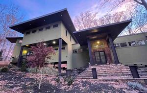 Architectural Retreat with Panoramic Views - Huddleston, Virginia