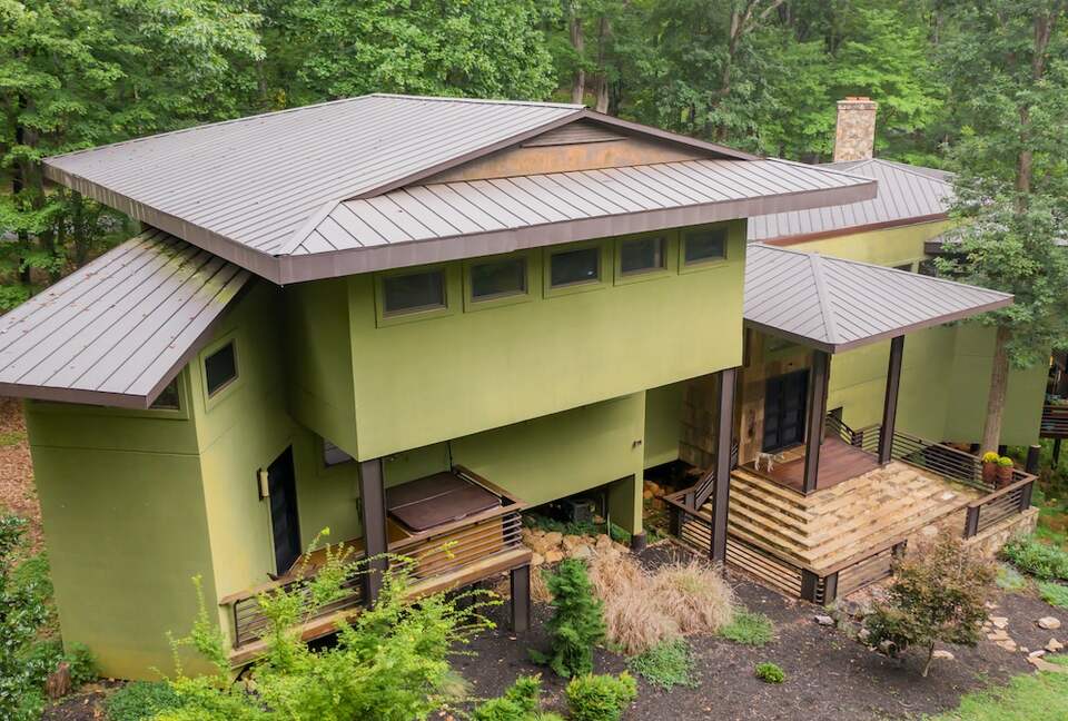 Architectural Retreat with Panoramic Views - Huddleston, Virginia